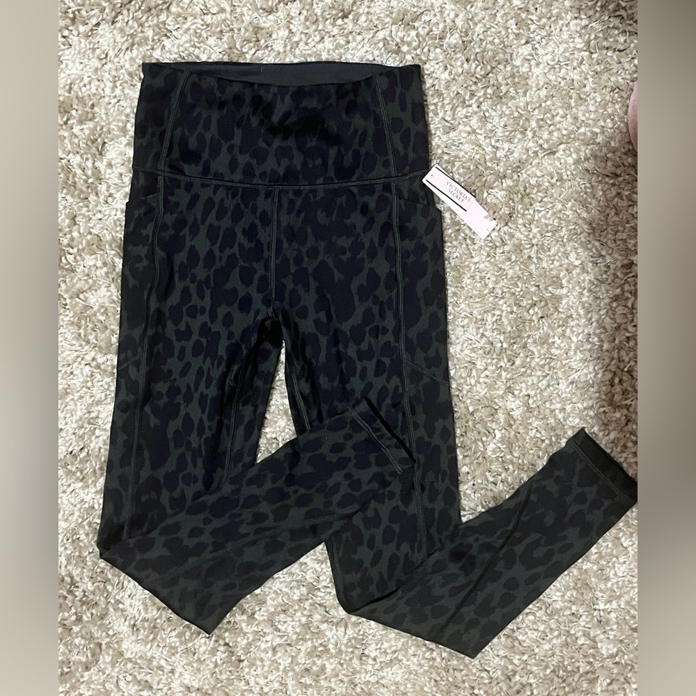 NWT Victoria’s Secret leopard print, black leggings size 2